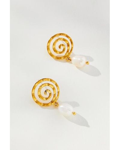 Casa Clara Infinity Swirl Pearl Earrings - Metallic