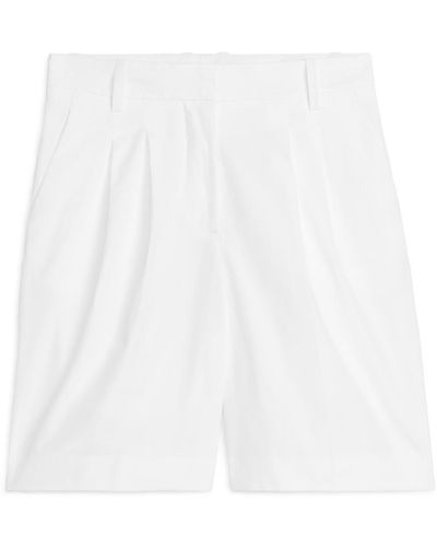 ARKET Lockere, Taillierte Shorts - Weiß