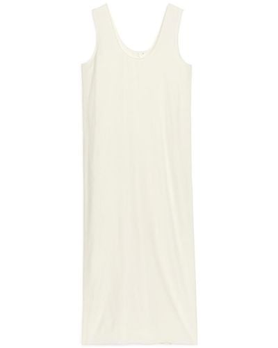ARKET Langes Crinkle-Kleid - Weiß