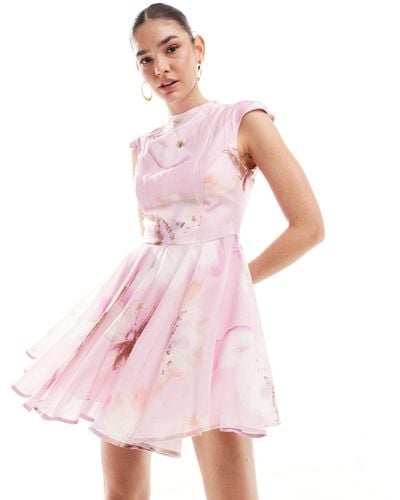 Bardot – figurbetontes minikleid mit blumenmuster - Pink