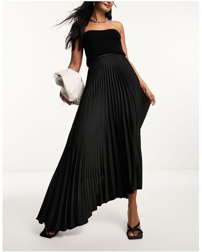 SELECTED Femme - jupe longue plissée à ourlet plongeant en satin - Noir
