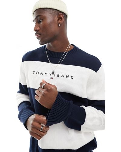 Tommy Hilfiger – regular fit pullover mit zweifarbigen streifen und linearem logo - Blau