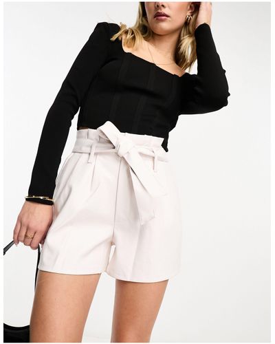 Miss Selfridge Pantalones cortos color con cinturón - Negro