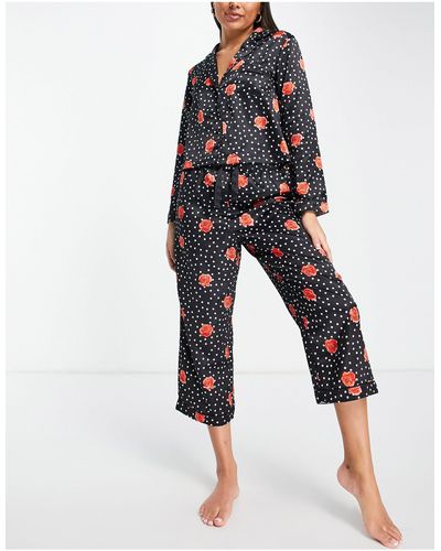 Miss Selfridge – pyjama aus satin mit rosenmotiv - Schwarz