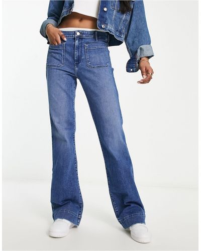 Wrangler Flared Jeans Met Zakken Aan - Blauw