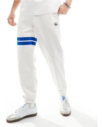 Lacoste Joggers bianchi con logo e righe a contrasto - Bianco