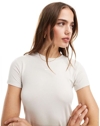 Nike Chill Cropped T-shirt - White