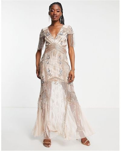 Miss Selfridge Premium - robe longue ornementée à décolleté plongeant - blush - Rose