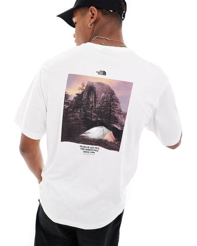 The North Face Camping - t-shirt bianca con grafica rétro sulla schiena - Bianco