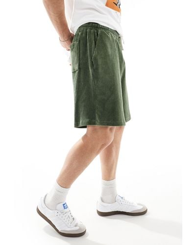 ASOS – oversize-shorts aus geripptem velours - Grün