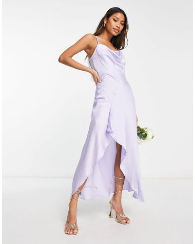 Liquorish – bridesmaid editorial – brautjungfern-trägerkleid aus satin mit rüschendetail - Weiß