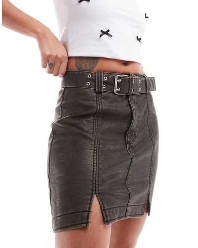 Pimkie Mini-jupe en similicuir effet usé avec ceinture et fentes sur le devant - marron