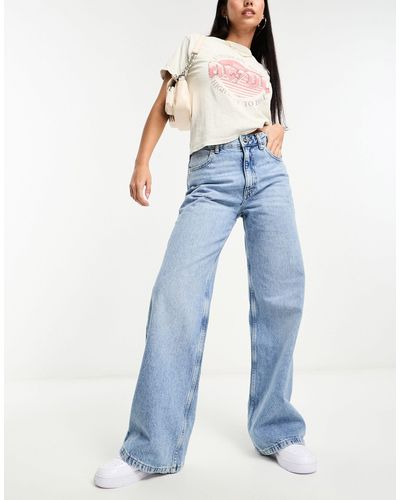 Pull&Bear Jeans a vita medio alta e fondo ampio lavaggio medio - Blu
