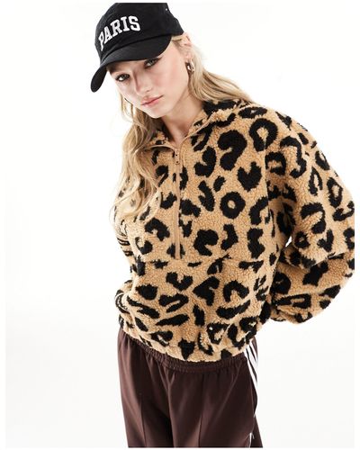 ONLY – pullover aus teddyfell mit leopardenmuster und kurzem reißverschluss - Mehrfarbig