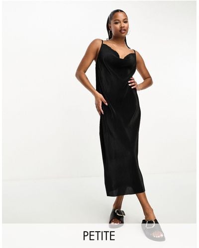 Threadbare Petite - robe plissée longue à bretelles fines et col bénitier - Noir