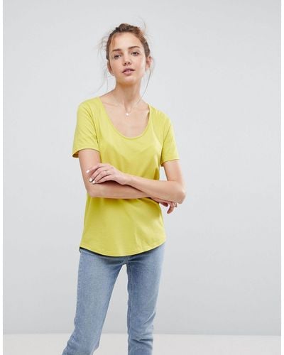 ASOS Asos T-shirt With Scoop Neck And Curved Hem - Yellow