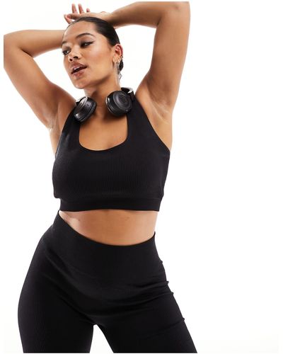 ASOS 4505 Curve - débardeur côtelé sans coutures à logo et décolleté plongeant - Noir