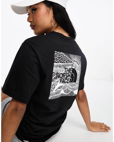 The North Face Redbox Celebration - Boyfriend T-shirt Met Print Op - Zwart