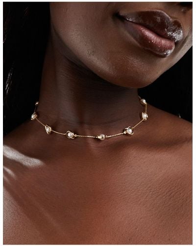 ASOS Asos Design Curve Choker Necklace With Faux Pearl And Heart Detail - Brown