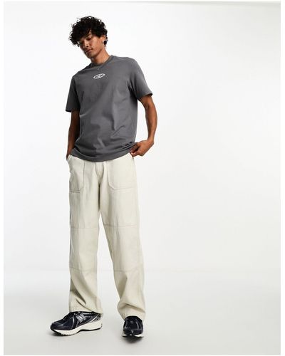 adidas Originals Rekive - t-shirt avec grand motif imprimé au dos - délavé - Blanc