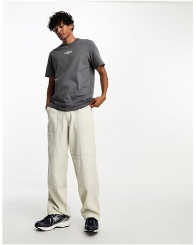 adidas Originals Rekive - t-shirt slavato con grafica grande sulla schiena - Bianco