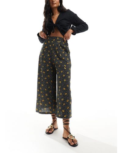 New Look Ditsy Cropped Trousers - Black