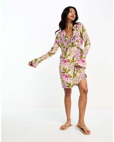 River Island Robe courte à volants et liens à l'avant - rose fleuri - Blanc