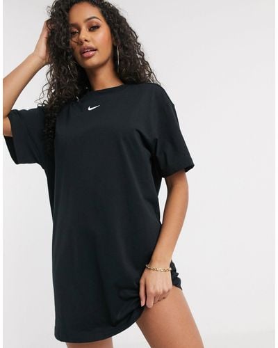 Nike Vestido estilo camiseta básico - Negro