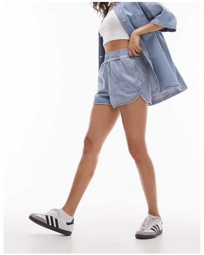 Topshop Unique – ausgebleichte, sportliche jeans-shorts - Blau