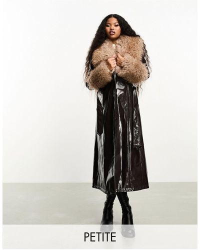 Urbancode Urbancode petite - trench-coat en vinyl avec bords en imitation peau - Blanc
