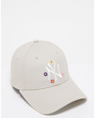 KTZ Embroidered Flowers 9forty Cap - White