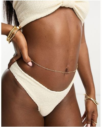 Miss Selfridge Curve - top bikini color crema stropicciato con davanti a v - Marrone