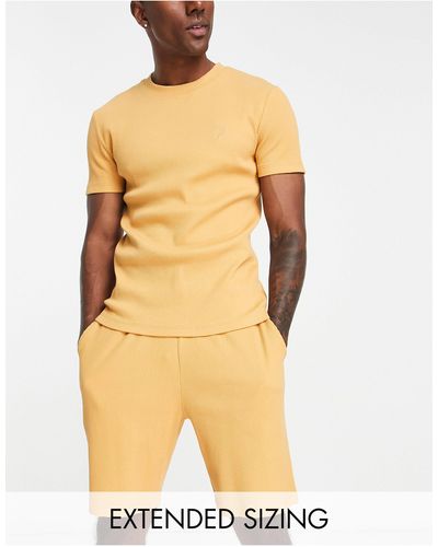 ASOS – pyjama aus t-shirt und shorts - Gelb