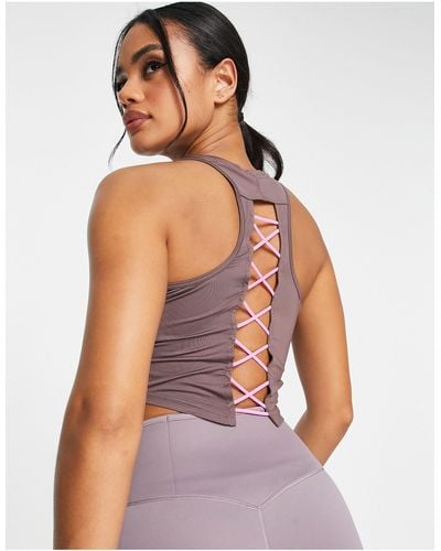 Nike Nike - one training - débardeur en tissu dri-fit avec lacets au dos - prune - Violet