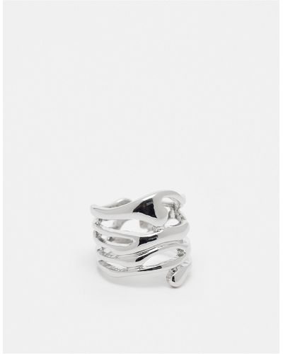 ASOS Curve - anello con design sovrapposto argentato effetto metallo fuso - Bianco