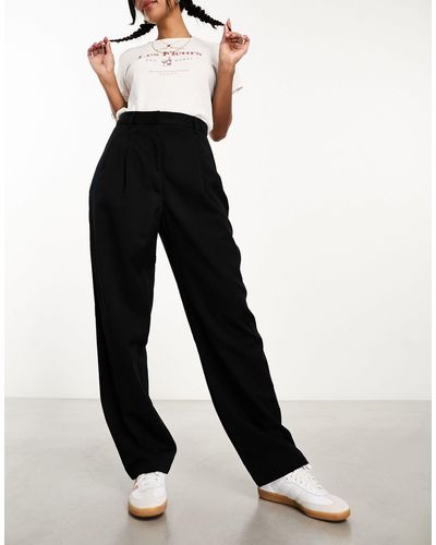 Monki Tapered Leg Trousers With Pleat Front - Black