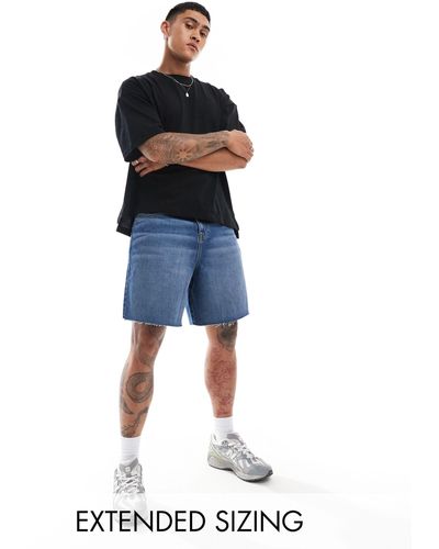 ASOS Jorts di jeans taglio standard con fondo grezzo lavaggio medio - Nero