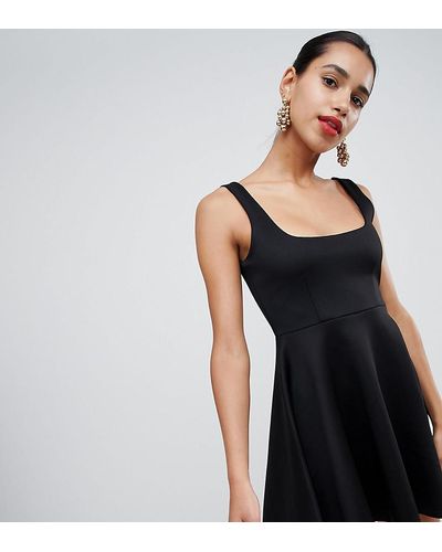 PrettyLittleThing Robe patineuse encolure carre - Noir