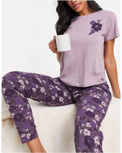 Brave Soul Pyjamaset Van T-shirt En Broek Met Aansluitende Boorden En Vintage Bloemenprint - Paars