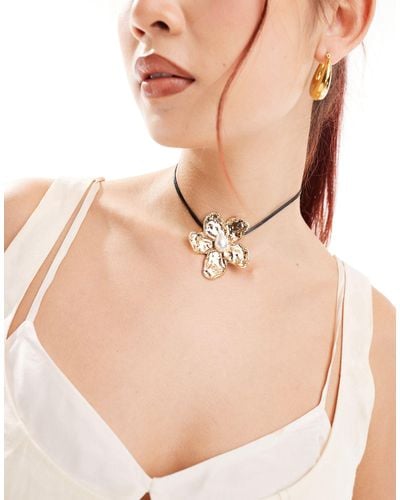 ASOS Choker Necklace With Hammered Corsage Detail With Faux Pearl Detail - Natural