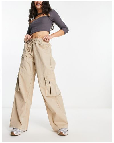 Bershka Pantalon cargo ample en nylon avec taille à cordon - Neutre