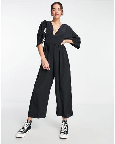 ASOS Tuta jumpsuit nera con pantaloni culotte e maniche a kimono - Bianco