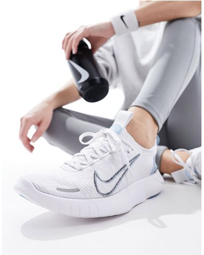 Nike – free run nn – sneaker - Grau
