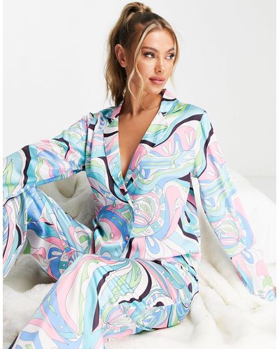 ASOS – hochwertiger pyjama mit zweireihigem hemd und hose im marmorierten schal-print - Blau