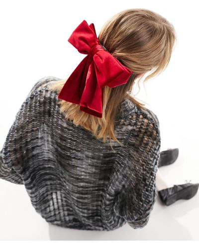 Reclaimed (vintage) Pince à cheveux avec nœud oversize en velours - Rouge