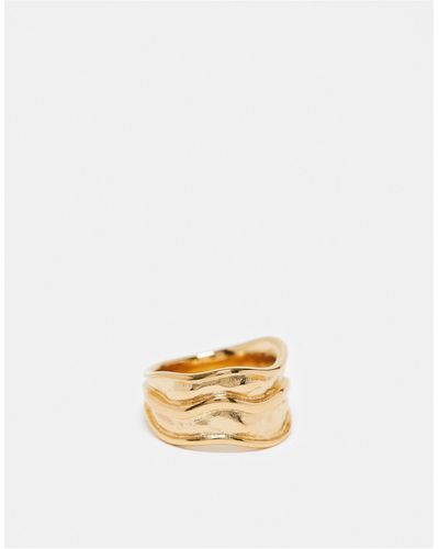 ASOS – er ring aus wasserfestem edelstahl mit wellenförmigem, geschmolzenem design - Weiß