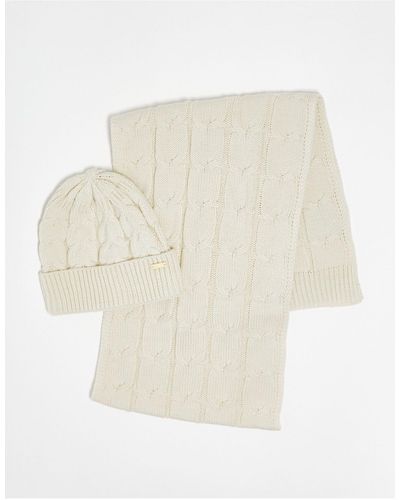 Elle – geschenkeset aus strickmütze und schal mit zopfmuster - Weiß