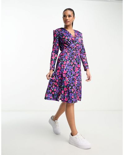 Rebellious Fashion Vestito midi a portafoglio sul davanti viola rosa e blu a fiori