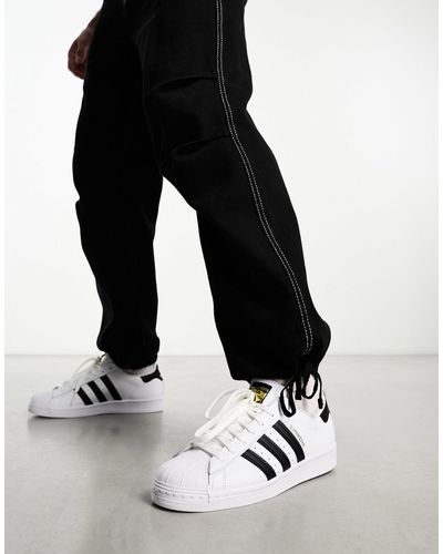 adidas Originals Zapatillas en blanco y superstar - Negro