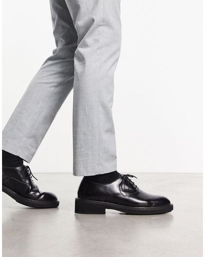 ASOS Chaussures derby à lacets en cuir verni avec semelle chunky - noir - Blanc